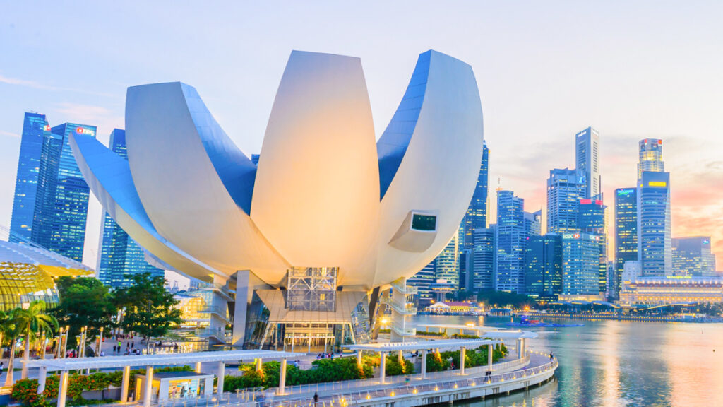 Book a Bus to ArtScience Museum Singapore for a Fun Team Outing